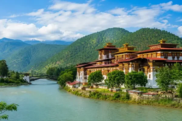 DAY 14: Gangtey – Punakha (70 km, 3-4 hrs' drive)