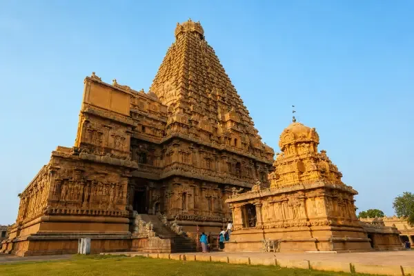 DAY 7: PONDICHERRY / CHIDAMBARAM / GANGAICONDACHOLAPURAM / TANJORE (200 km / approx. 6h)
